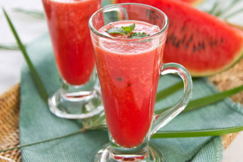  Uống 1 cốc nước ép dưa hấu, cơ thể nhận về vô vàn lợi ích quý giá