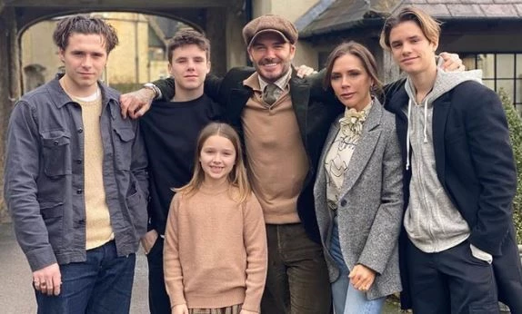 Truyền thông nước Anh chỉ trích gia đình Beckham tiêu xài hoang phí.