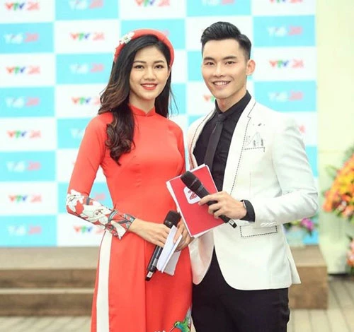 Mạnh Khang và Thanh Tú cùng làm MC trong một sự kiện của VTV.