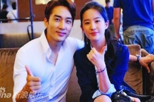 Sau hơn 2 năm chia tay, Song Seung Hun bất ngờ bấm like ảnh selfie của Lưu Diệc Phi