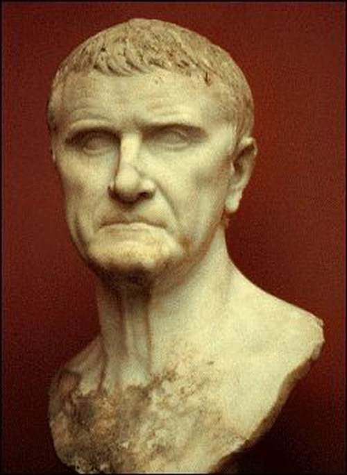 Crassus - tướng quân La Mã đầy uy quyền suýt bị xử tử vì gạ một trinh nữ... bán nhà
