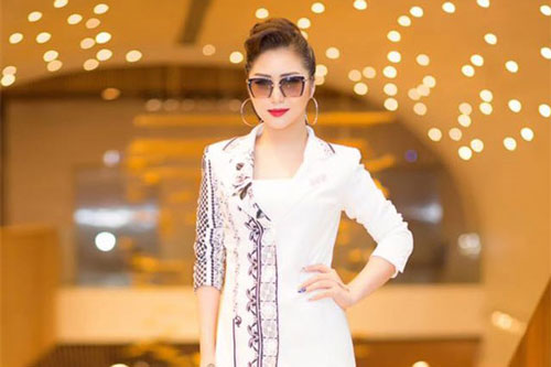 Các cô gái dưới 1m60 hãy học cách mà Hương Tràm 'ăn gian' chiều cao khéo léo