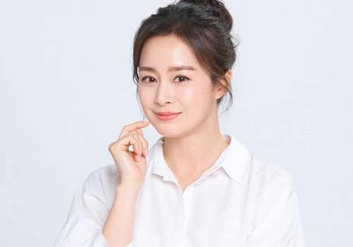 Kim Tae Hee tiết lộ Bi Rain không xem phim cô đóng, thừa nhận là mẹ hai con vụng về