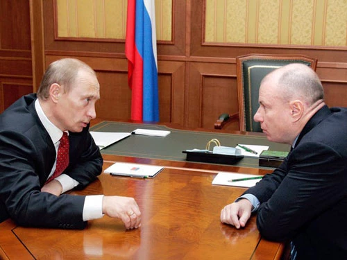 Tỷ phú Vladimir Potanin còn nổi tiếng vì những mối quan hệ thân thiết với các tổng thống Nga như Boris Yeltsin, Dmitry Medvedev, và đặc biệt là Tổng thống Vladimir Putin. Ảnh: AP.