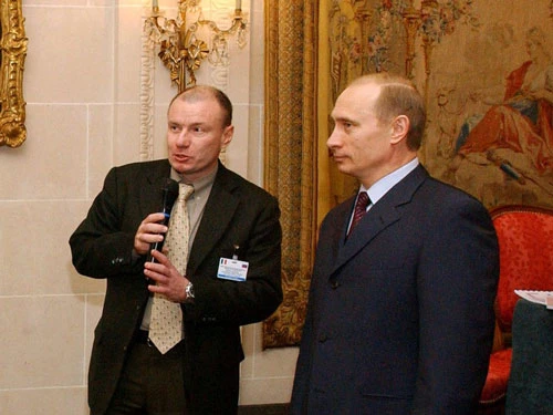 Ông đã tham dự nhiều sự kiện cùng Tổng thống Putin ngay từ năm 2000, thậm chí hai người còn đi nghỉ dưỡng cùng nhau. Ảnh: Getty.