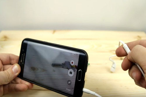 Thủ thuật chụp ảnh trên điện thoại bằng tai nghe và giọng nói đơn giản