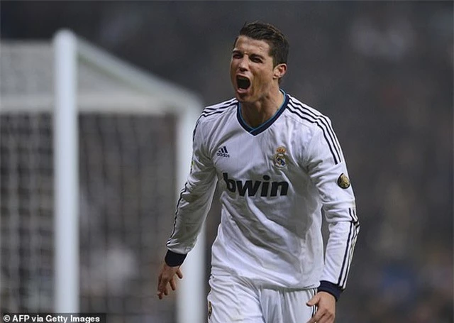 Evra tiết lộ Ferguson nghỉ hưu vì C.Ronaldo và Gareth Bale - 2