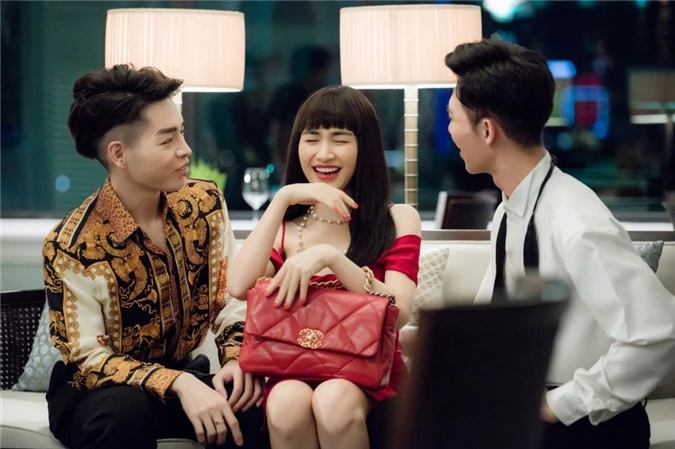 Hoa hậu Tiểu Vy làm bạn gái Erik, chị em Hòa Minzy - Đức Phúc cũng xuất hiện trong MV &quot;Em không sai chúng ta sai&quot;  - Ảnh 2.