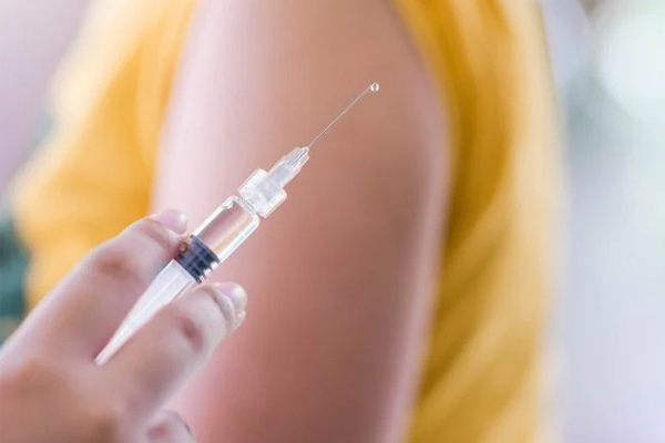 Bệnh nhân nam được tiêm thử nghiệm hormone nữ để trị Covid-19