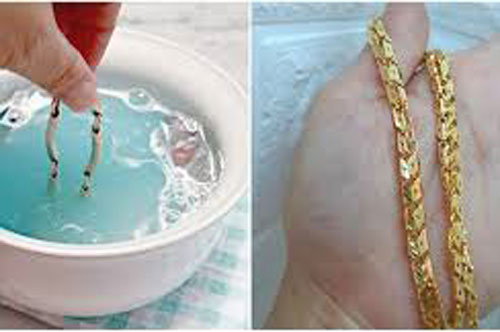 Ngâm với thứ này 5 phút, vàng bạc xỉn màu đen sì đến mấy cũng trở nên mới tinh sáng bóng