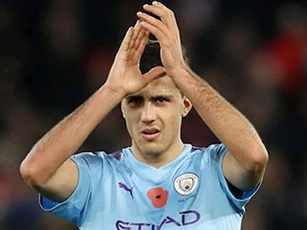 Sao Man City chỉ biết... vỗ tay chờ Liverpoop đăng quang ở Premier League