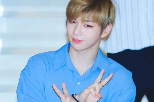 Kang Daniel: Vị trí thứ hai thuộc về center quốc dân – Kang Daniel với số phiếu bình chọn 2.926.535. Nam thần tượng sinh năm 1996 được fan ưu ái gọi là "God Daniel" nhờ mức độ nổi tiếng rộng khắp.