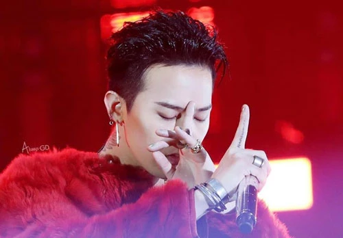 G-Dragon: Trưởng nhóm Big Bang đứng vị trí đầu bảng với 3.255.136 phiếu bầu. G-Dragon được biết đến như một biểu tượng về tài năng ở Kpop. Không những sở hữu giọng rap đặc biệt, khả năng nhảy, sáng tác nhạc nổi trội, nam ca sĩ nhà YG còn gây ấn tượng nhờ phong cách riêng, có phần nổi loạn và khác biệt giữa dàn thần tượng xứ kim chi.