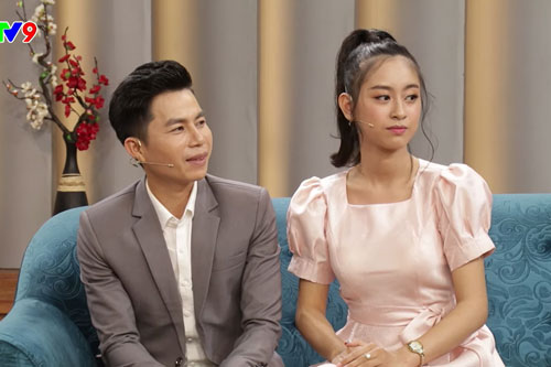 MC Tấn An nói về vợ kém 14 tuổi: Đi diễn về, tôi phải dọn dẹp, giặt đồ, cơm nước cho vợ