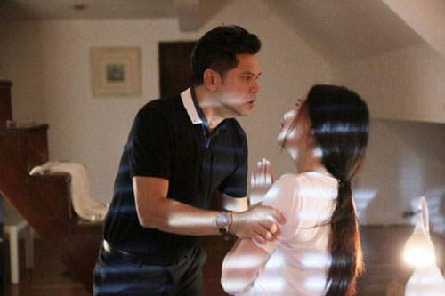 Về nhà thấy mẹ than chưa được ăn cơm, tôi xông vào cãi nhau với vợ, nào ngờ em chỉ vào bồn rửa bát rồi bỏ đi