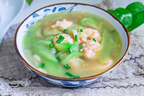 Đầu tôm đừng vứt bỏ, đem nấu canh mướp kiểu này, 10 người ăn đều mê mẩn