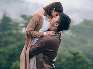 Sao phụ nữ luôn miệng hỏi ''Anh có yêu em không“?