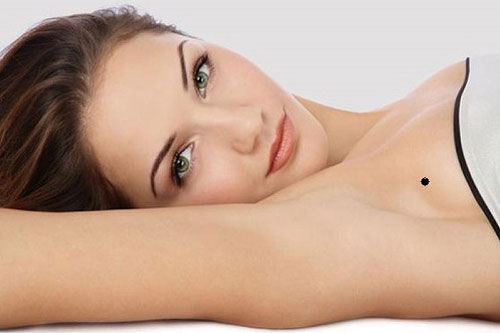 Nốt ruồi ở nách tiết lộ vận mệnh bất ngờ