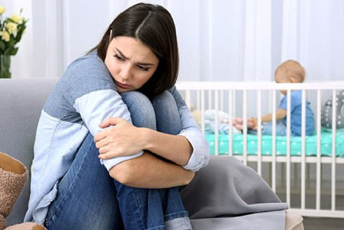 Khi được đẩy vào phòng sinh, chồng nói với theo một câu khiến tôi đau hơn cả đau đẻ