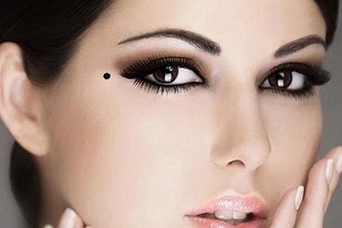 Những vị trí nốt ruồi xóa càng sớm càng tốt, để lại sẽ phá hoại đường công danh