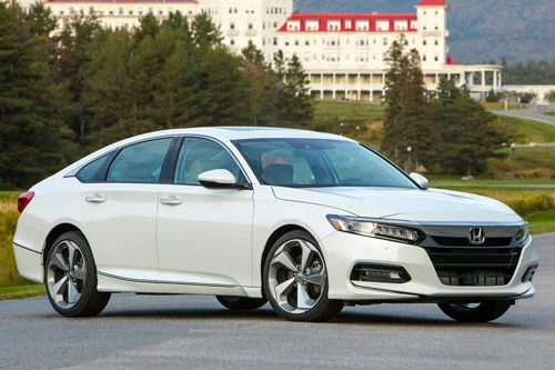 8. Honda Accord (doanh số: 8.851 chiếc).