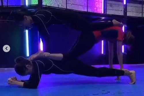 Kỳ Duyên - Minh Triệu hăng say luyện tập với đội cascadeur Thanh "Sói", hai chị đẹp sắp đóng phim hay sao?