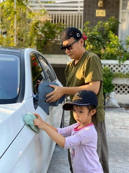 Chồng đại gia phụ Trịnh Kim Chi trồng cây, rửa xe - 8