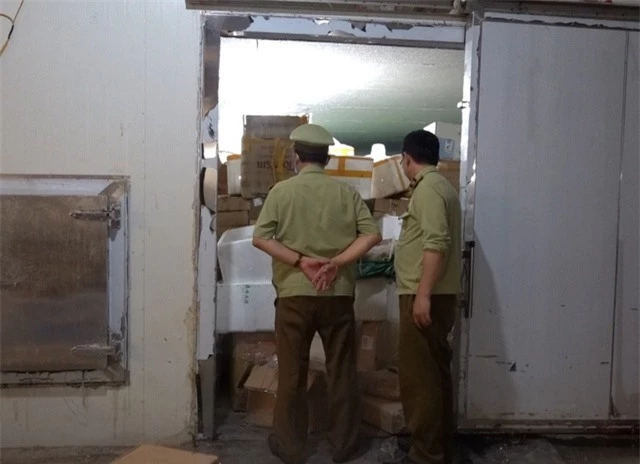 Khám phá thủ đoạn “ẩn giấu” 6 tấn thực phẩm bẩn trong kho lạnh ở Hà Nội - 5