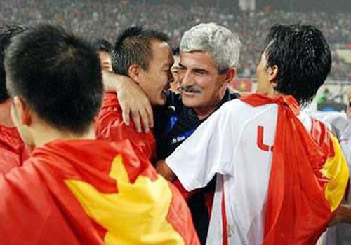 HLV Calisto: Thành công ở Việt Nam và bản hợp đồng kỷ lục tại… Thái Lan