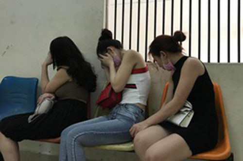 Hà Nội: Khởi tố “má mì” môi giới mại dâm cho khách với giá 25 triệu đồng