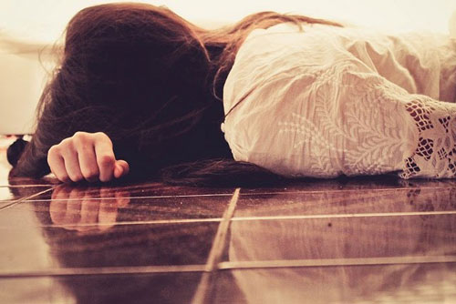 Cứ nghĩ văn phòng không còn ai, tôi vô tư mở cửa phòng sếp đi vào mà không ngờ lại được chứng kiến cảnh tượng khó tin nhất trong đời