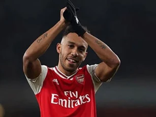 Henry thừa nhận không có tư cách để khuyên Aubameyang ở lại Arsenal