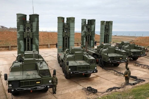 Saudi Arabia có thể mua hệ thống phòng không S-400 của Nga hoặc HQ-9 và HQ-22 từ Trung Quốc nhằm thay thế Patriot. Ảnh: TASS.