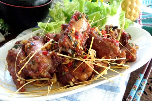 Làm sườn chiên kiểu này giúp cả nhà có bữa cơm cực ngon