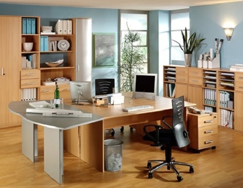 Đặt bàn làm việc đúng phong thủy, có thể giúp gia chủ làm đâu thắng đó, chỉ việc "ngồi rung đùi đếm tiền"