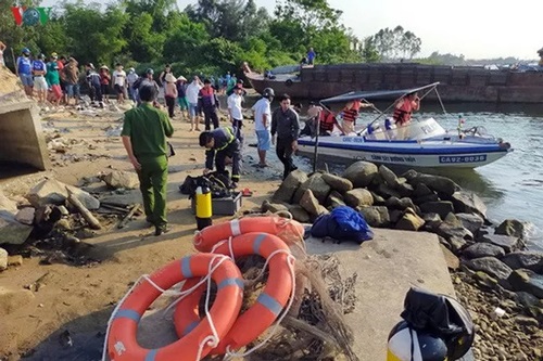 Tìm thấy 2 thi thể vụ lật thuyền tại Quảng Nam