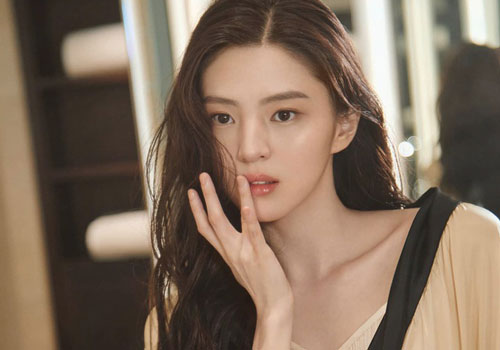 Bi hài chuyện nữ diễn viên vào vai “tiểu tam” bị fan chỉ trích trên mạng