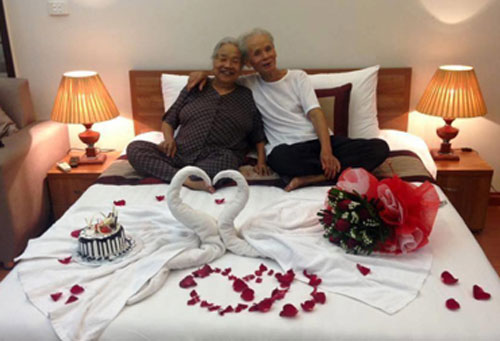 Tình cảm của cặp đôi U80 dành cho nhau khiến giới trẻ phải ghen tỵ