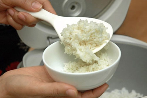 Sai lầm tai hại khi nấu cơm "rửa trôi" hết dinh dưỡng, rất nhiều người mắc phải