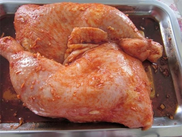 Cách làm gà quay ngũ vị thơm ngon theo công thức 'bí truyền' - Ảnh 3