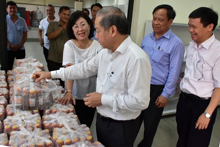 Chủ tịch UBND tỉnh Thừa Thiên Huế Phan Ngọc Thọ thăm cơ sở sản xuất chế biến thực phẩm Cô Ri 
