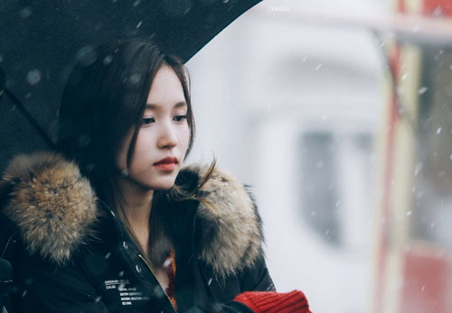 Khí chất trầm buồn khiến fan vương vấn của Mina (Twice)