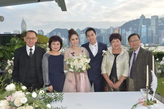 Cuộc hôn nhân của người đẹp Hong Kong và ông xã kém 8 tuổi đổ vỡ sau hơn một năm cưới.