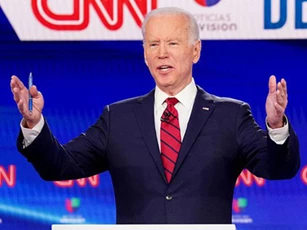 Ông Biden dẫn trước ông Trump 9 điểm tại 6 bang chiến trường