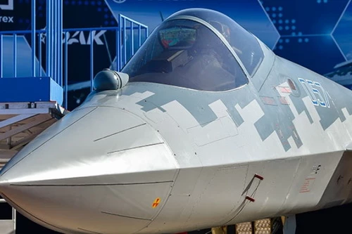 Chưa biết đến khi nào Không quân Nga mới nhận được chiếc Su-57 sản xuất hàng loạt đầu tiên. Ảnh: TASS.