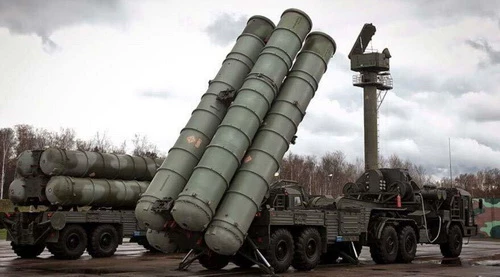 Hệ thống tên lửa phòng không tầm xa S-400 Triumf. Ảnh: RIA Novosti.