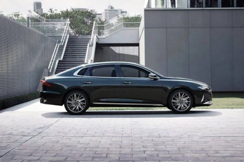 1. Hyundai Grandeur (doanh số: 15.000 chiếc).