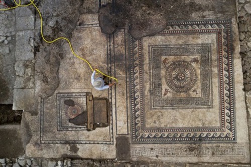 Tìm thấy nhiều tấm khảm bí ẩn, vết tích của thành phố La Mã cổ đại bị chôn vùi