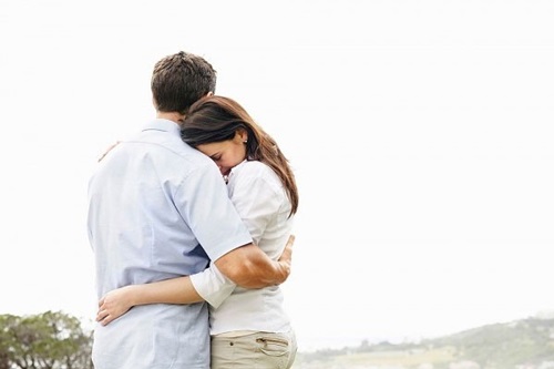 Vui vẻ khi biết vợ có bồ, câu chuyện của người chồng khiến bao người rơi nước mắt