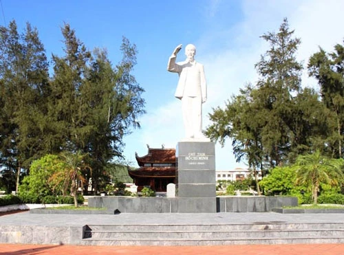 Khu di tích nhà lưu niệm Bác Hồ tại huyện đảo Cô Tô. Ảnh: halongtourism.